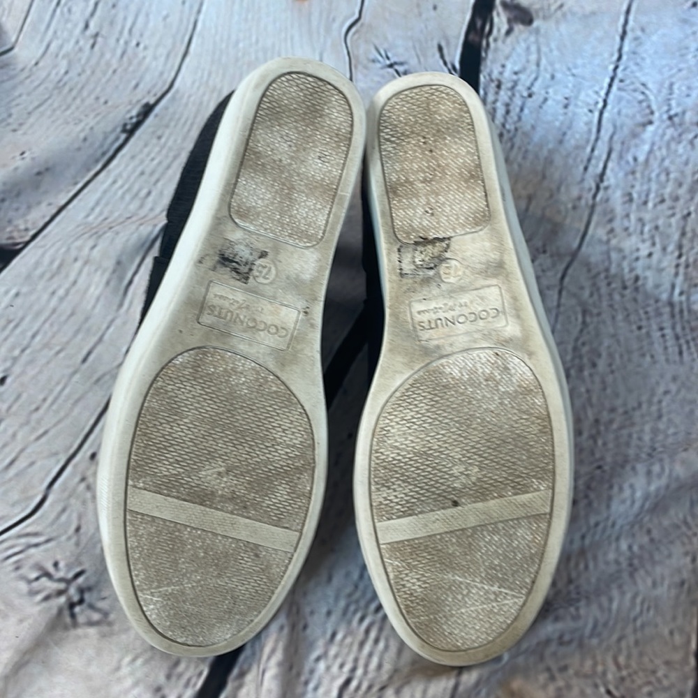 Coconuts By Matisse Black Wedged Heel Slip-On Sneakers Size 7.5 - Picture 10 of 10